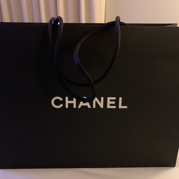 Brand new authentic Chanel bag w/flower, handles - Picture 4 of 5